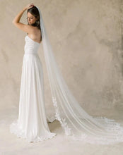 Load image into Gallery viewer, Alice and Mae "Goldie" Veil
